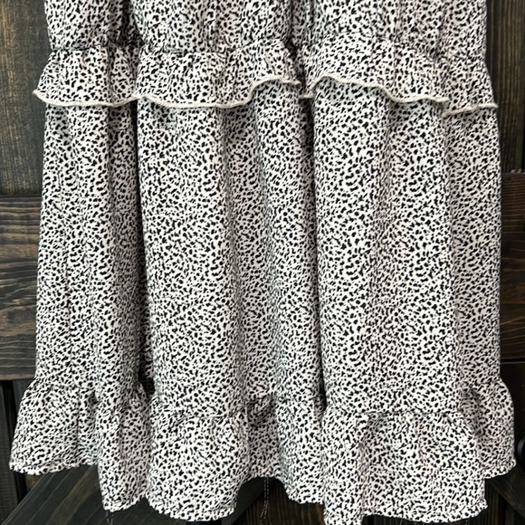 Jessica Simpson Tiered Ruffle Dress M Black White Animal Print Boho Neutral Mini - Picture 4 of 9